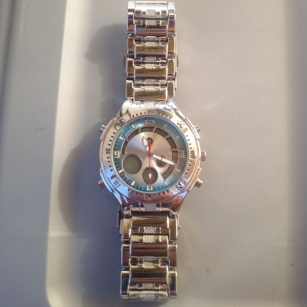 Pulsar men's Watch, with a glow tint face and hands.
